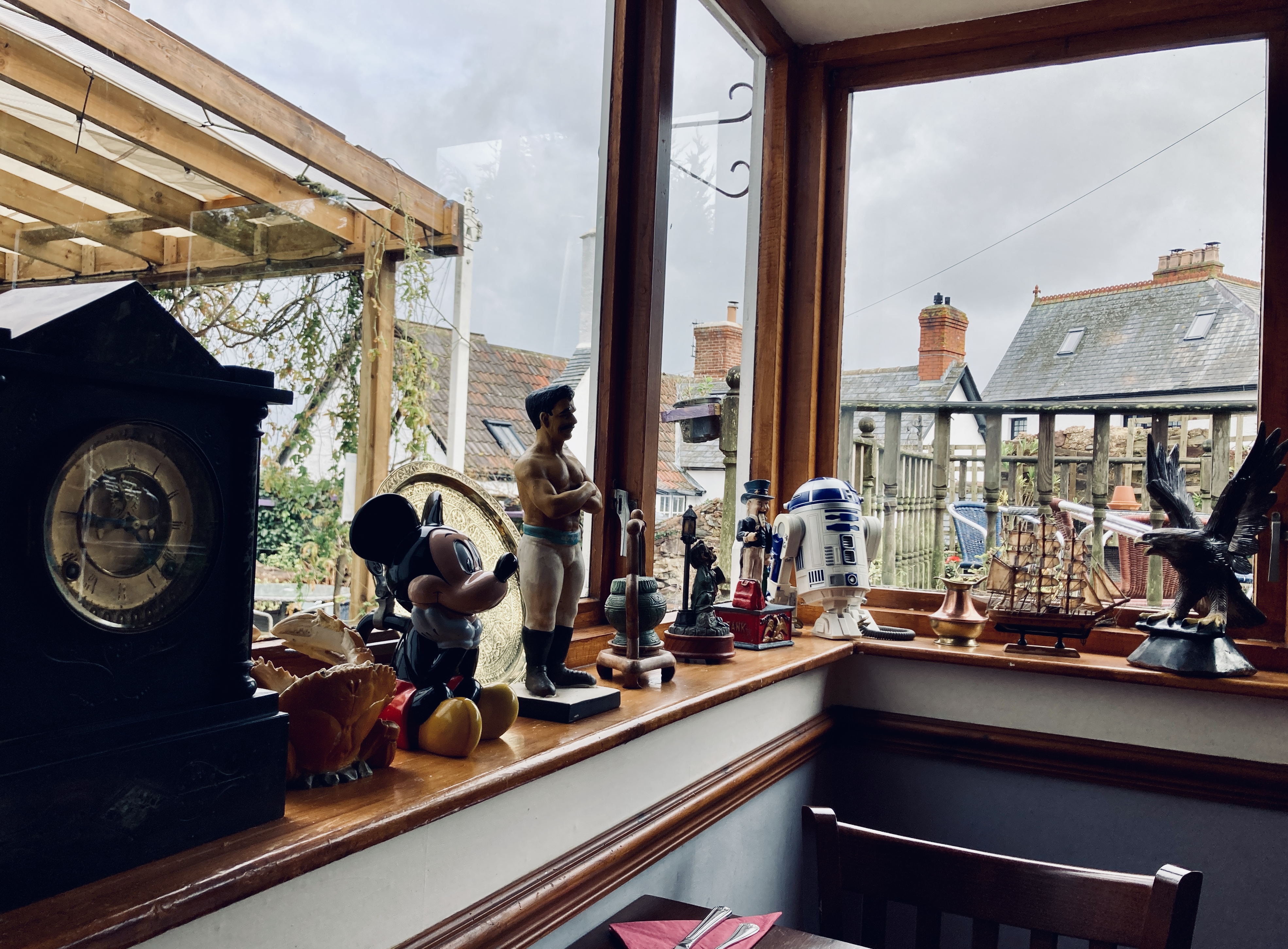 Tchotskes and bric a brac on windowsill of pub