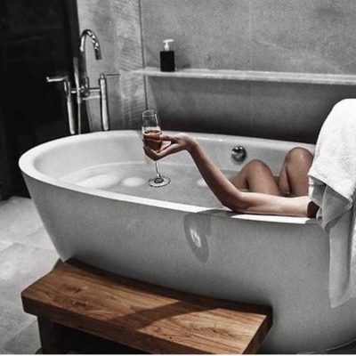 Champagne in the bath!