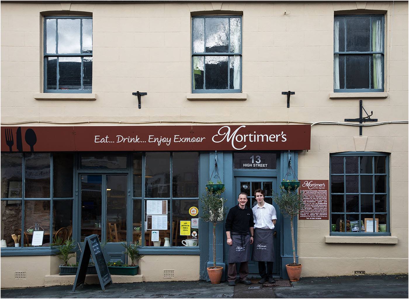 Mortimers' Dulverton exterior - a cafe in a Somerset town